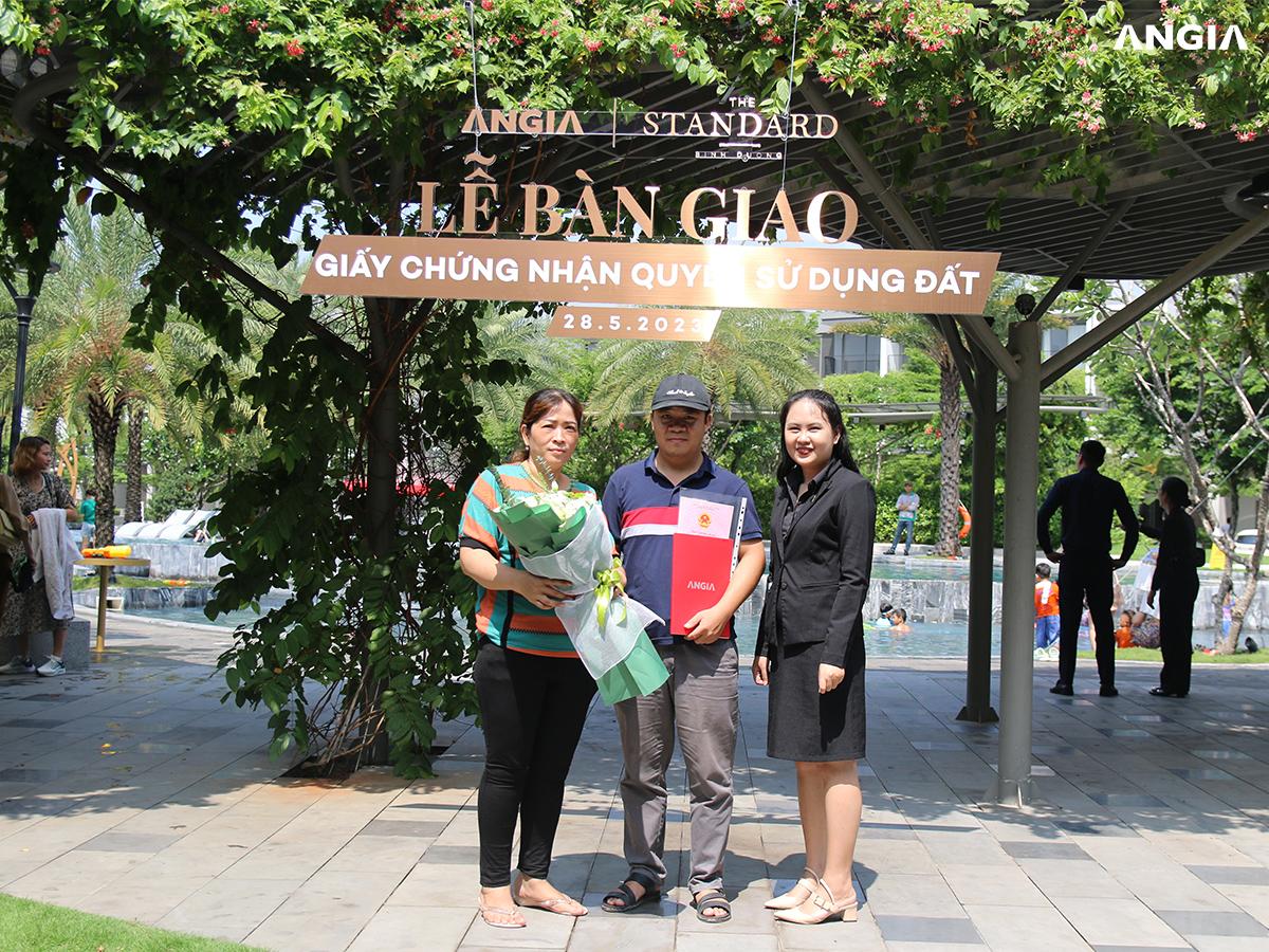 AN GIA CHÍNH THỨC BÀN GIAO SỔ HỒNG CHO CƯ DÂN THE STANDARD BÌNH DƯƠNG